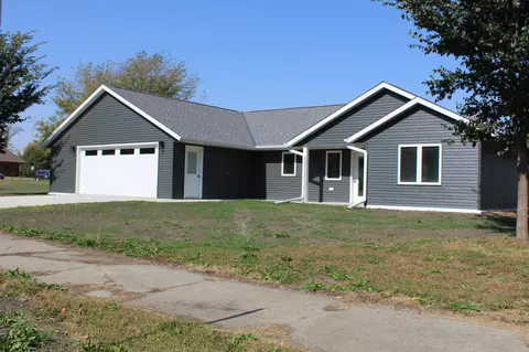 Exterior - 131 Main St E, Trimont, MN 56176 photo 4 of 14