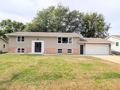 408 Independence Ave S, Clarks Grove, MN 56016