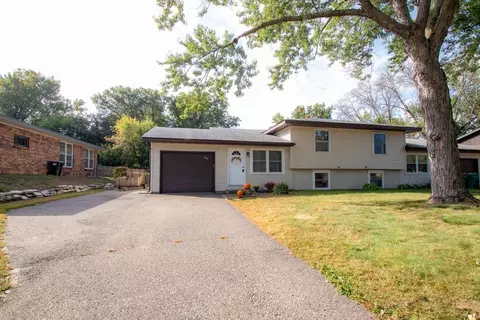 540 Egret Blvd NW, Coon Rapids, MN 55448