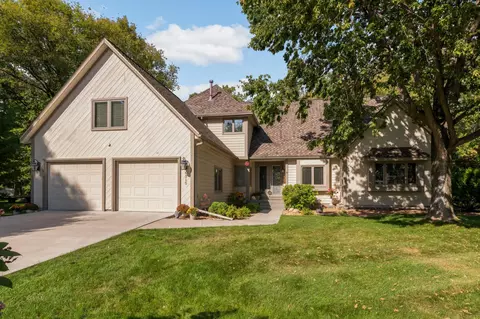 6215 Deerwood Cir N, Plymouth, MN 55442