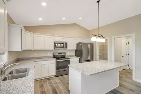 1337 E Aspen Dr, Saint Croix Falls, WI 54024