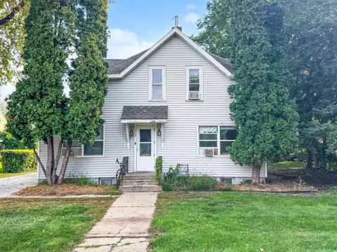 424 4th St S, Moorhead, MN 56560