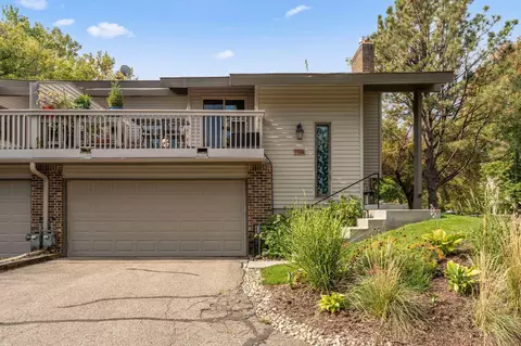 9529 Hartford Cir, Eden Prairie, MN 55347