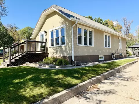 450 8th St NW, Valley City, ND 58072