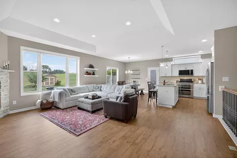 875 Golfview Ave, Zumbrota, MN 55992