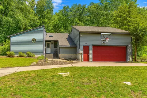 386 Pleasant Hill Dr, Winona, MN 55987