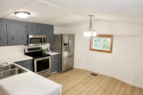 17373 N Creek Dr, Farmington, MN 55024