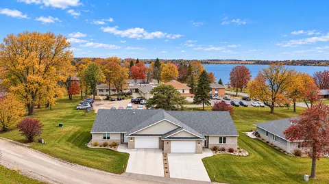 1207 S Shore Dr, Worthington, MN 56187