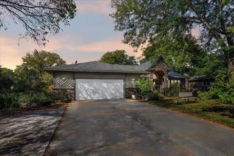 479 Mary St S, Maplewood, MN 55119