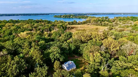 1810 Moccasin Ave, Mahtomedi, MN 55115