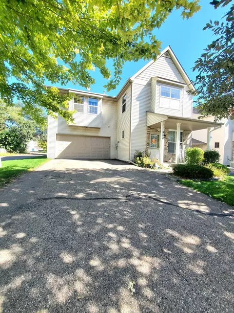 952 Conner St, Chaska, MN 55318