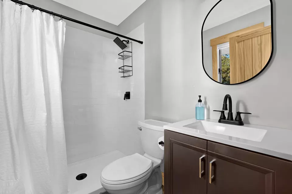 Bath - 25578 Pelican Ln, Winona, MN 55987 photo 1 of 3