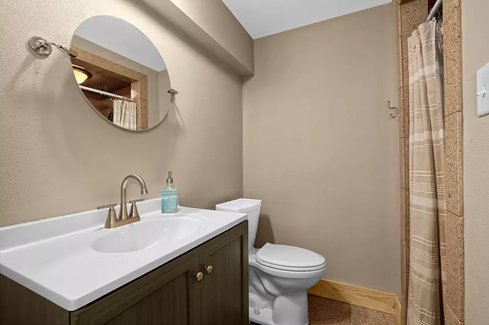 Bath - 25578 Pelican Ln, Winona, MN 55987 photo 3 of 3