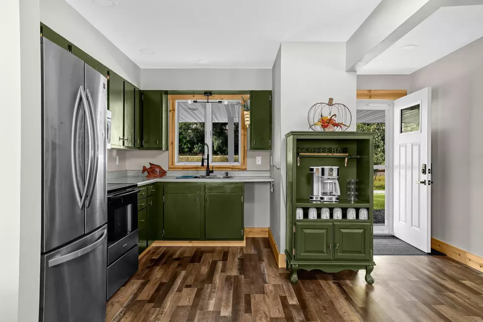 Kitchen - 25578 Pelican Ln, Winona, MN 55987 photo 2 of 3