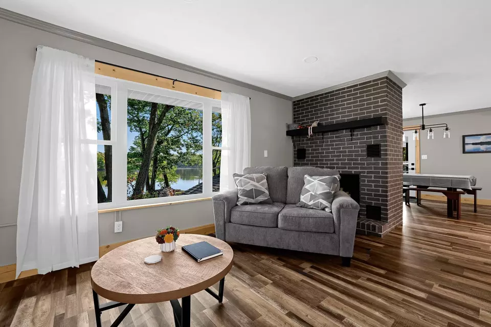 Living - 25578 Pelican Ln, Winona, MN 55987 photo 3 of 5