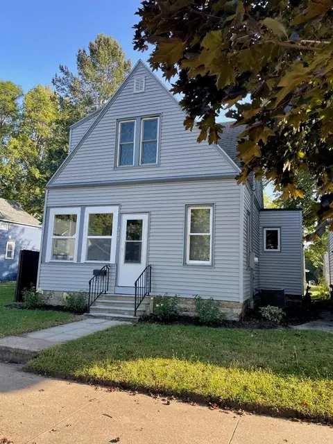 725 2nd St NW, Faribault, MN 55021