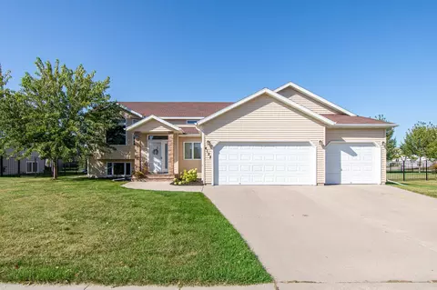 4127 52nd St S, Fargo, ND 58104