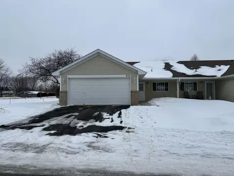 800 Greensview Ct NW, Hutchinson, MN 55350