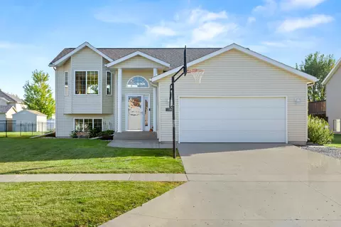 3556 Eagle Run Dr, West Fargo, ND 58078