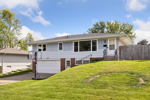 3268 71st St E, Inver Grove Heights, MN 55076