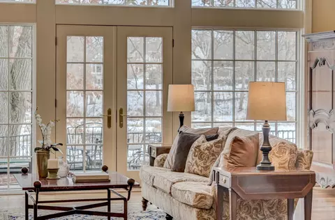7 Bent Tree Ct, North Oaks, MN 55127