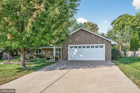 111 Yorkton Rdg, Little Canada, MN 55117