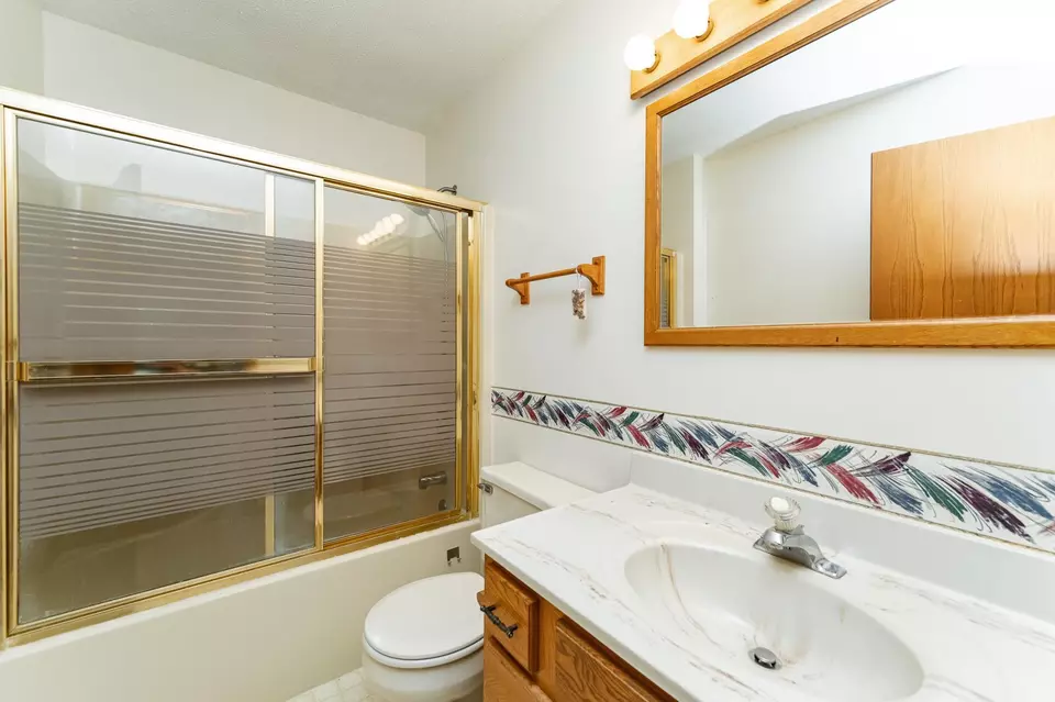 Bath - 4412 Newcastle Ln NW, Rochester, MN 55901 photo 2 of 4