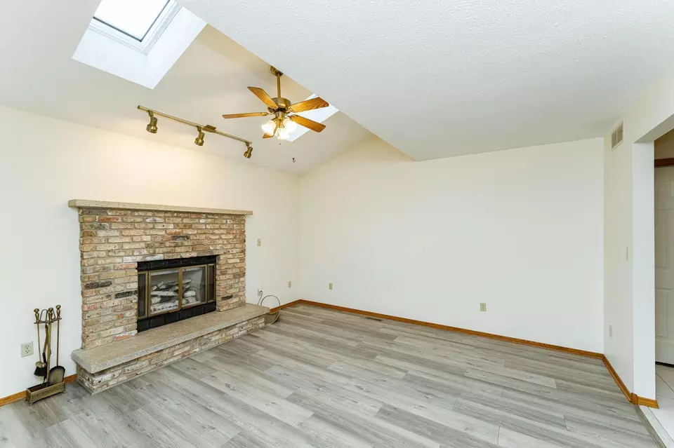 Living - 4412 Newcastle Ln NW, Rochester, MN 55901 photo 4 of 6