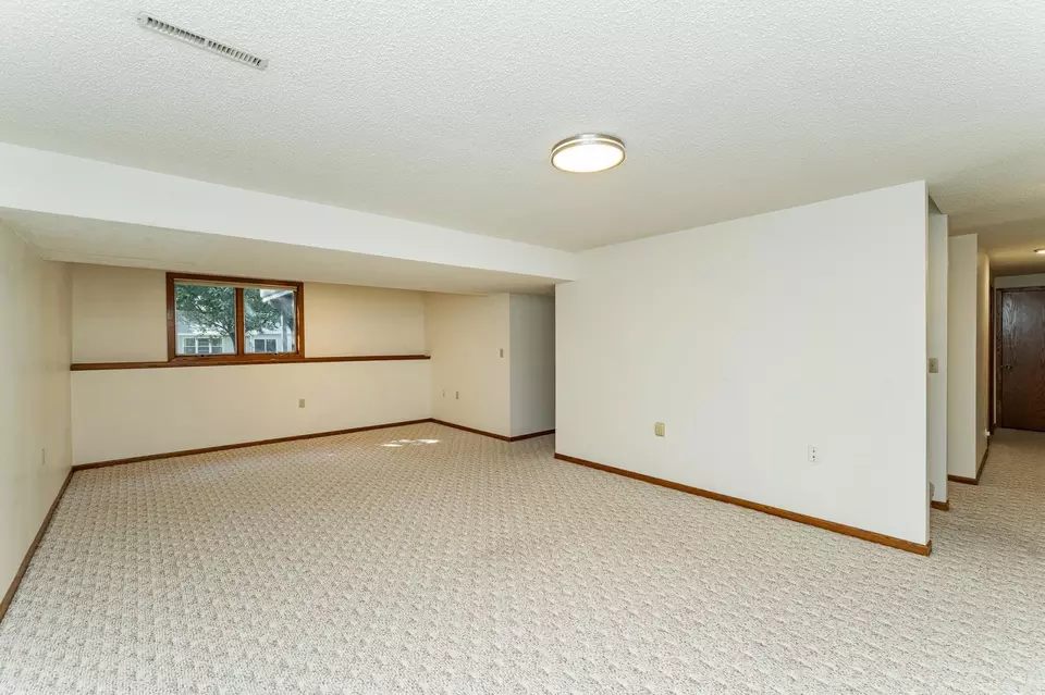 Living - 4412 Newcastle Ln NW, Rochester, MN 55901 photo 6 of 6