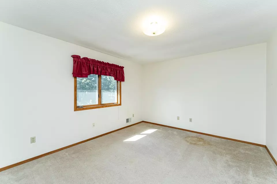 Bedroom - 4412 Newcastle Ln NW, Rochester, MN 55901 photo 3 of 5