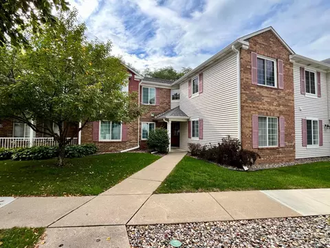 11275 Oregon Cir, Bloomington, MN 55438