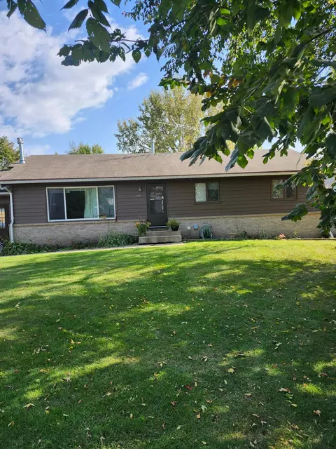 610 Spruce Ave NW, Montgomery, MN 56069