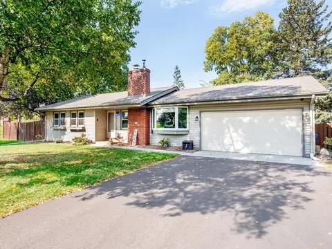 795 Creek Ave, Mendota Heights, MN 55120