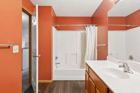 Bath - 2098 Willow Cir, Centerville, MN 55038 photo 3 of 3