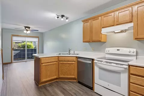 Kitchen - 2098 Willow Cir, Centerville, MN 55038 photo 2 of 3