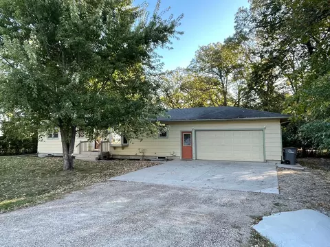 6914 1st St N, Moorhead, MN 56560