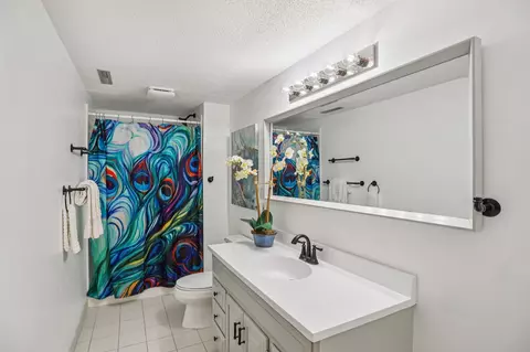 Bath - 3158 Quarry Ct, Eagan, MN 55121 photo 2 of 3