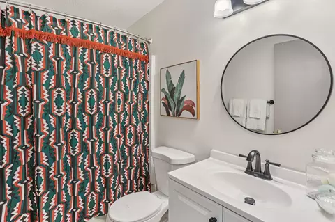 Bath - 3158 Quarry Ct, Eagan, MN 55121 photo 3 of 3