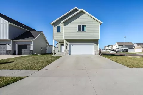 7333 23rd St S, Fargo, ND 58104