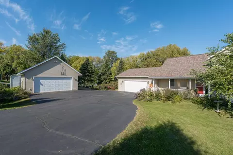 26728 Sioux Trl, Madison Lake, MN 56063