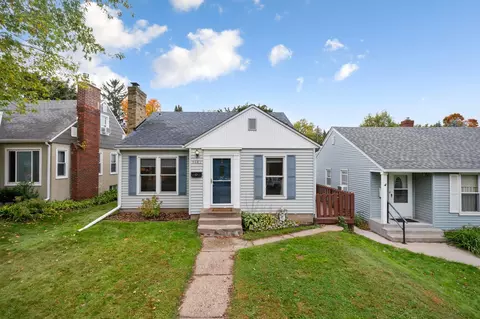 1463 Saint Albans St N, Saint Paul, MN 55117