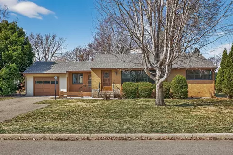 2009 Wheeler St N, Roseville, MN 55113