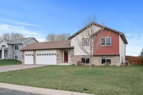 386 Greenway Dr, Delano, MN 55328