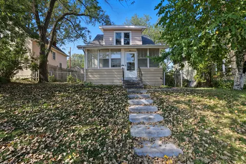 1063 Dale St N, Saint Paul, MN 55117