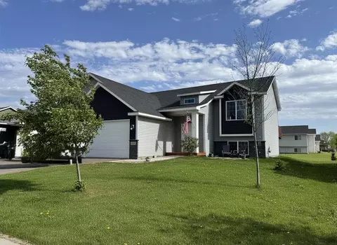 425 Eagle St NW, Isanti, MN 55040