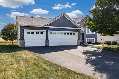 985 Cobblestone Ln, Belle Plaine, MN 56011