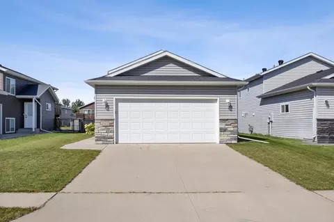 2122 10th St W, West Fargo, ND 58078