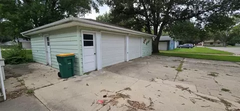 Exterior - 102 Deschepper St, Marshall, MN 56258 photo 1 of 1