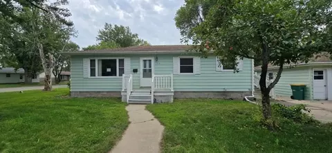 102 Deschepper St, Marshall, MN 56258