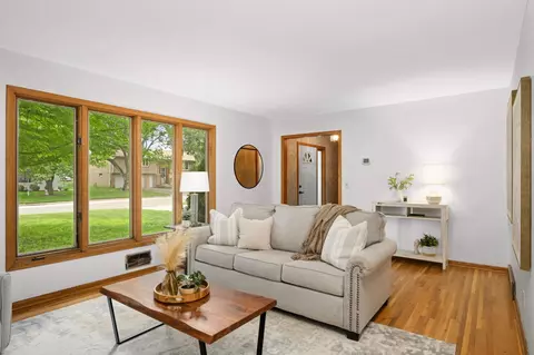 6329 Peacedale Ave, Edina, MN 55424